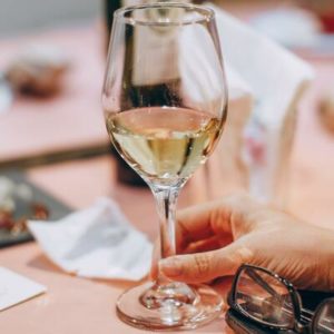 White wine - drinks that are bad for your teeth